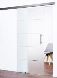 Moderne, schöne Ganzglasschiebetür Modell "Slim-10" 4056. Grundfläche klar, Motiv mit Siebdruck, 4 klare Linien mit Laufschiene in Edelstahl-Look und Edelstahl Griffstange.