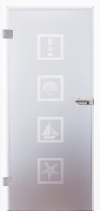 Moderne, schöne Ganzglastür "Maritim" 7248 für den Innenbereich. Grundfläche Satinato, undurchsichtig, die 4 verschiedenen Motiv stellen einen Maritimenbezug dar, einen Seestern, Leuchtturm, Schiff und eine Muschel. Sehr zu empfehlen für Bäder, Saunen, WCs oder Toiletten. Beschlagsset 818 in Edelstahl-ähnlich.